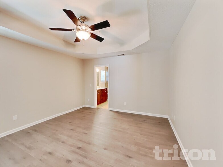 Building Photo - 605 Silverhill Dr