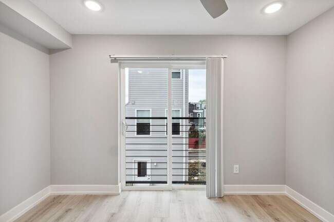 Building Photo - 2408 N Mascher St