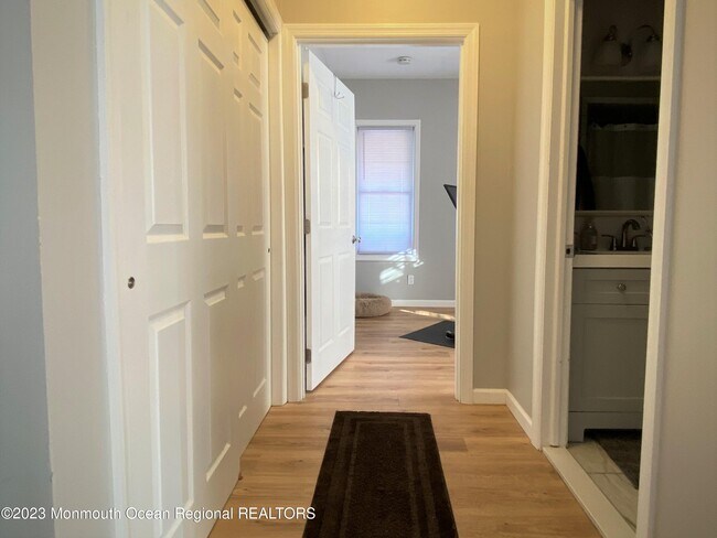 Building Photo - 809 16th Ave