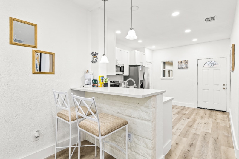 Building Photo - 911 W Wildwood Dr