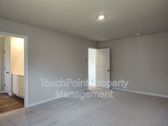 Building Photo - 3247 Crawford Ave