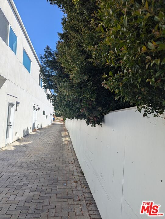 Building Photo - 6044 La Prada St