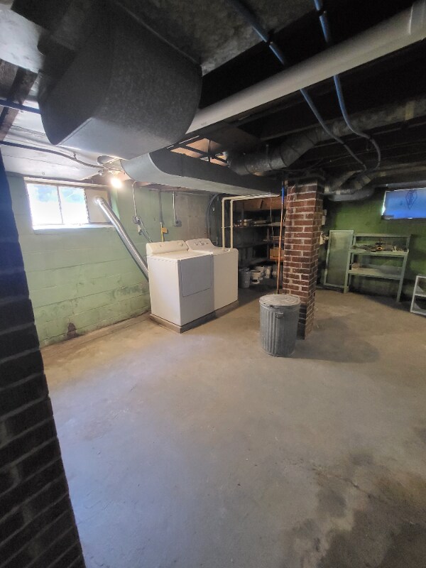 Building Photo - 283 N Macy St