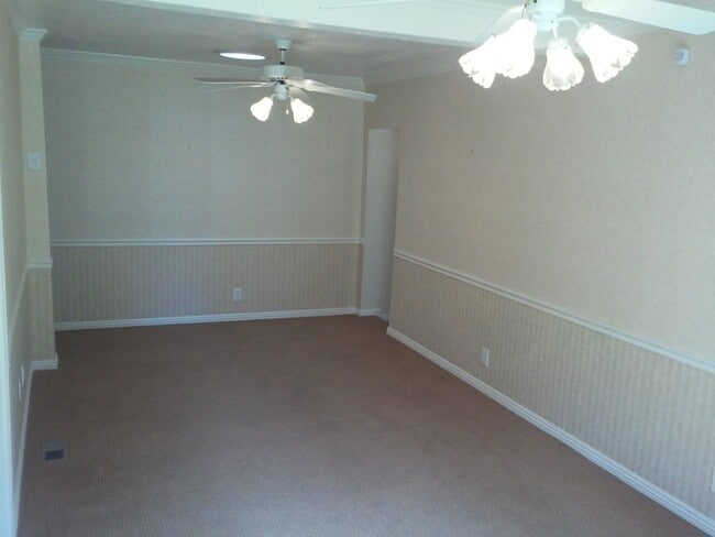 Building Photo - 11 Rose Cir