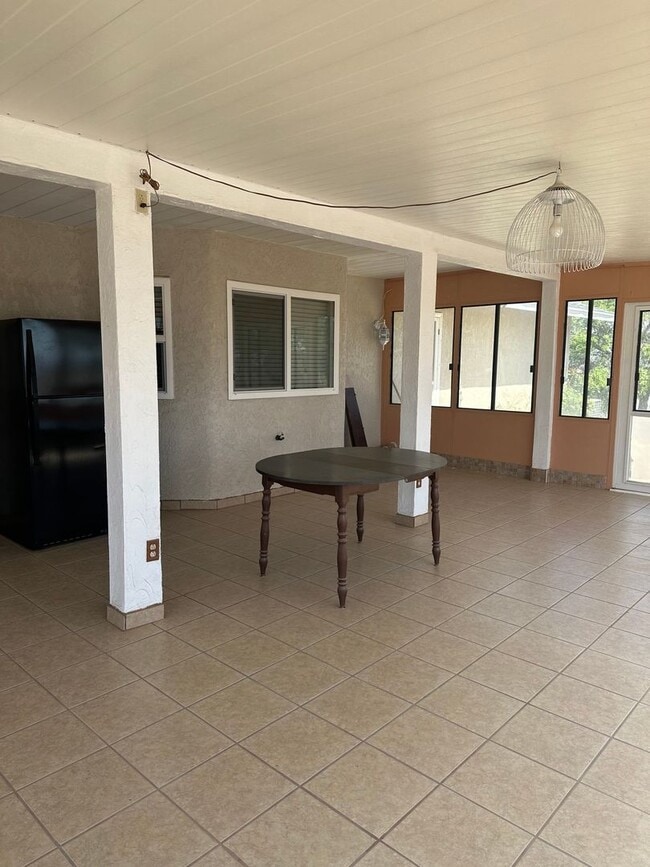 Building Photo - House for rent