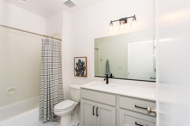 Building Photo - 2608 E Wake Frst Ln