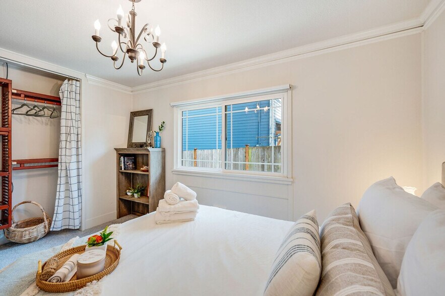 Building Photo - 4459 Brygger Dr W