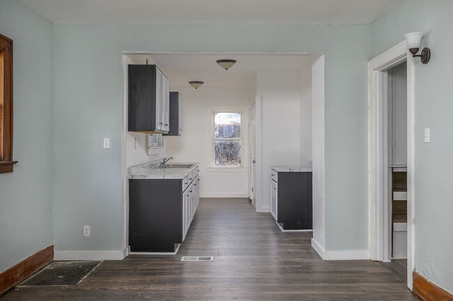 Building Photo - 3854 Drexel Dr