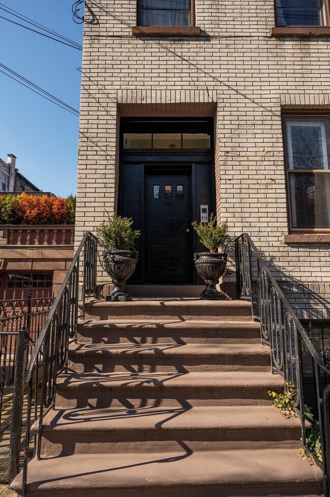 Building Photo - 283 Barrow St