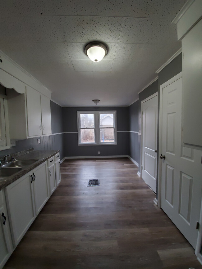 Building Photo - 4 Fuller Place
