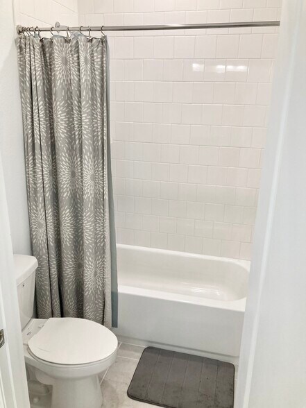 Building Photo - 15098 Lebeau Loop