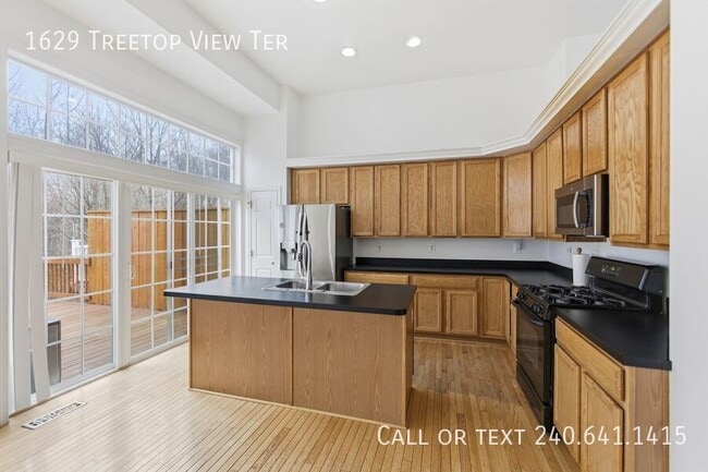 Building Photo - 1629 Treetop View Terrace