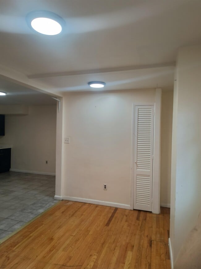 Building Photo - 6105 Meadowview Ave