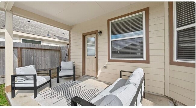 Building Photo - 17543 Desmond St