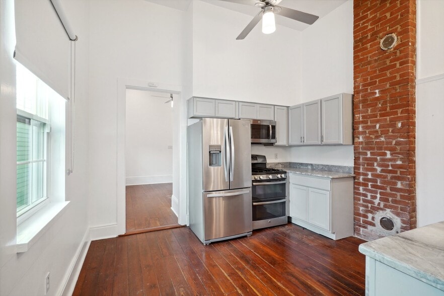 kitchen - 3980 Annunciation St