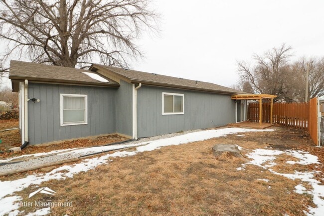 Building Photo - Spacious, Updated 3 Bedroom Home on the West Side of Town. Schedule a Showing Today!