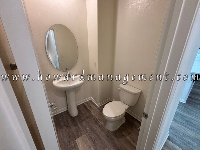 Building Photo - 3 Bed 3 Bath, Three Story Townhome with pr...