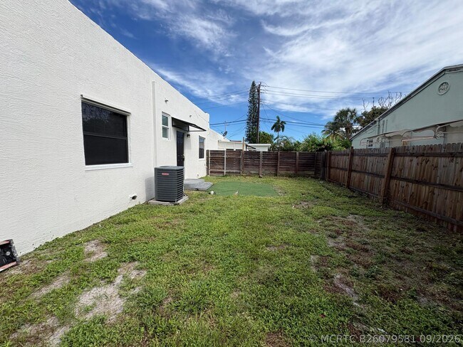 Building Photo - 445 Maddock St