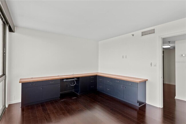 Building Photo - 3301 Bayshore Blvd