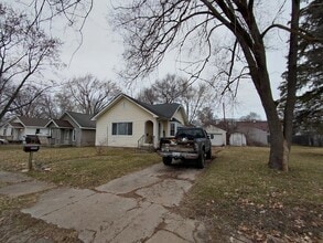 Building Photo - 3213 Dale Ave