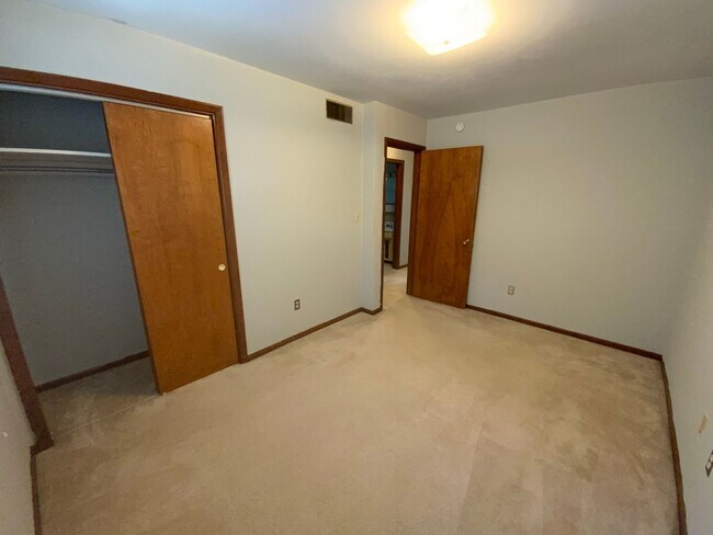 Building Photo - 4208-4210 Rollins Rd