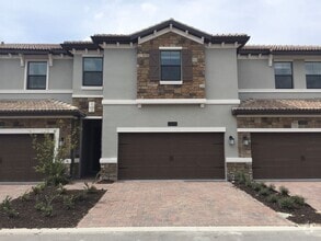 Building Photo - 4 Bedroom 3.5 Bath Townhome in The Vistas ...
