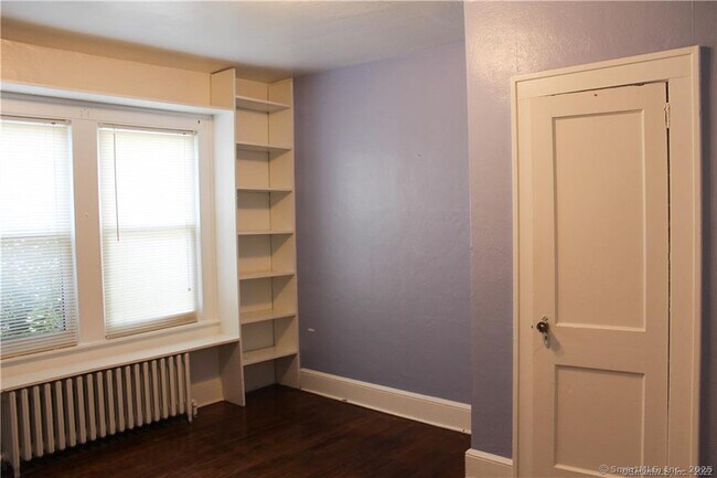 Building Photo - 44 Bird St