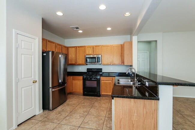 Building Photo - 5633 N Lookout Crest St