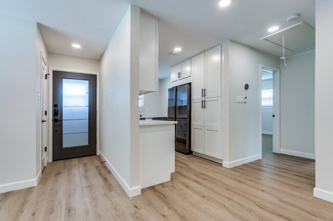 Primary Photo - Great 2 bedroom upstairs unit - Available Summer 2026