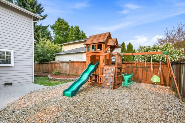Building Photo - Freshly Updated 4BR Home with Fully Fenced Yard in Monroe- Available NOW for RENT!