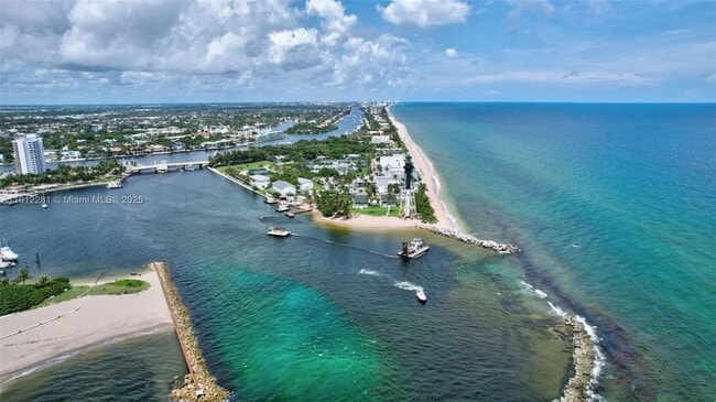 Building Photo - 820 N Ocean Blvd