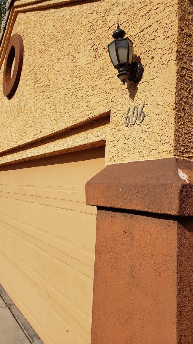 Building Photo - 606 Lively Fiesta Way