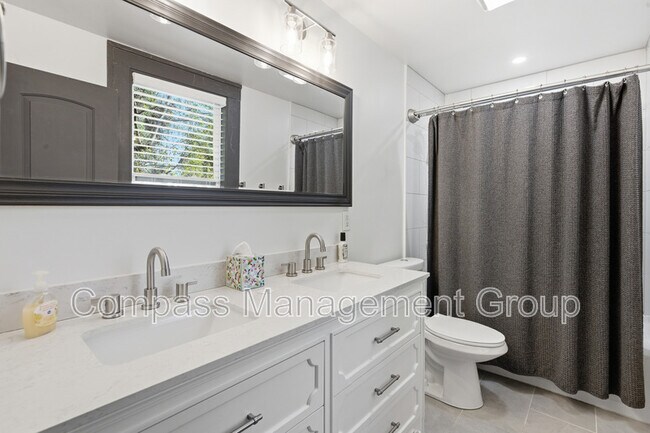 Building Photo - 3227 E 5th Ave