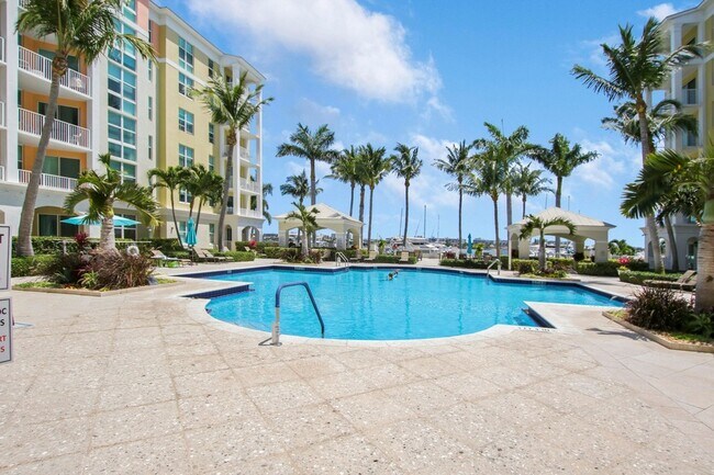 Building Photo - 806 E Windward Way