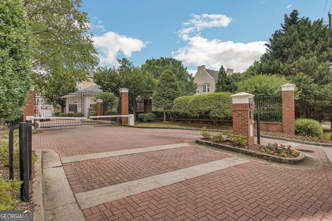 Building Photo - 375 Highland Ave NE