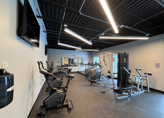 Building Photo - Spacious 1BR Single Unit Living with Campus Views