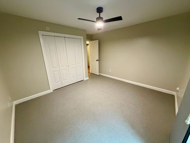 Building Photo - 160 Lystra Hills Ln