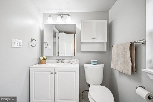 Building Photo - 7 E Cohawkin Rd