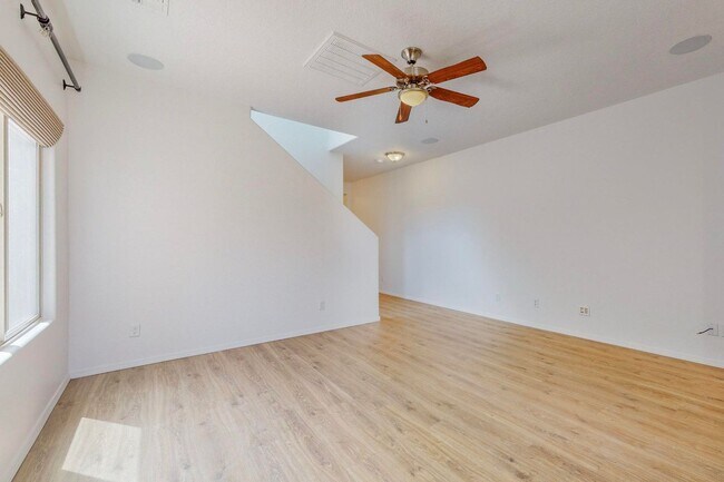 Building Photo - 3 bedroom, 2 1/2 Bath Pulte Ocotillo Model Home