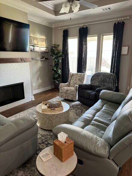 Building Photo - 103 Ella Hill St