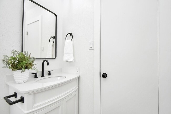 Building Photo - 9912 Cardinal St