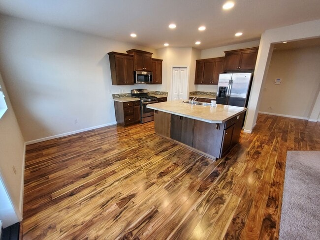 Building Photo - Dog Friendly 4 Bed, 3 Bath Home in North Albany!