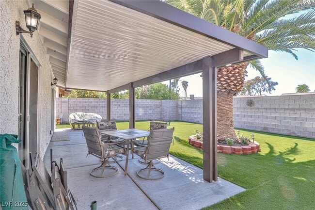 Building Photo - 4413 Live Oak Dr