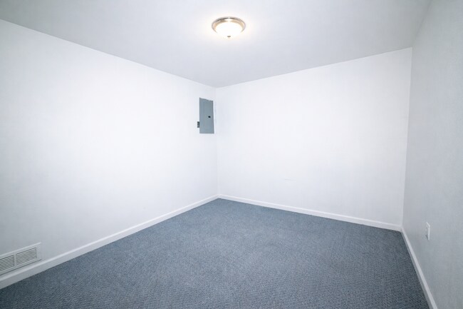 Building Photo - Moline Duplex