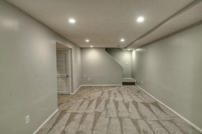 Building Photo - 5415 Poppleton Ave