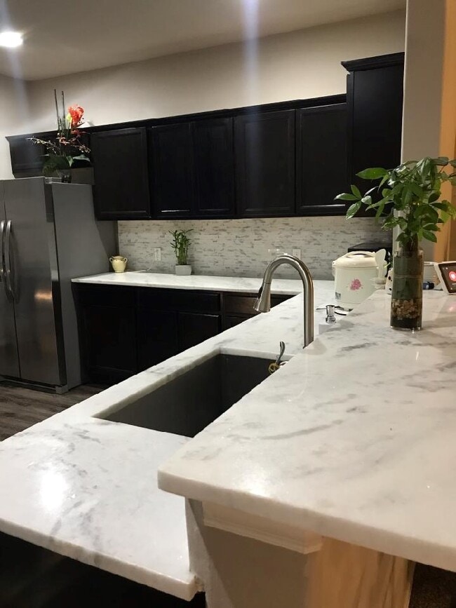 Building Photo - 10233 Hidden Village Dr