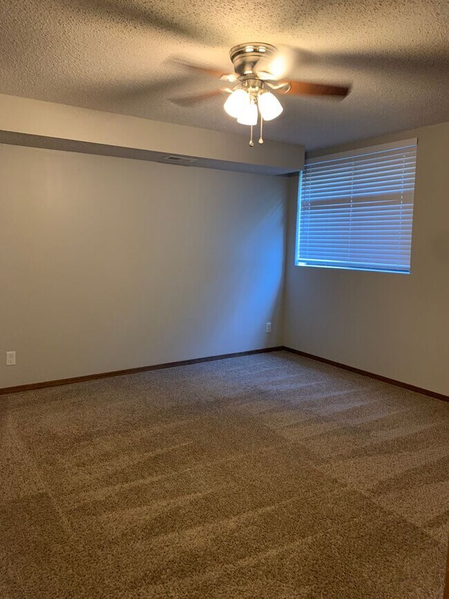 Building Photo - 8924-8926 E Bluestem