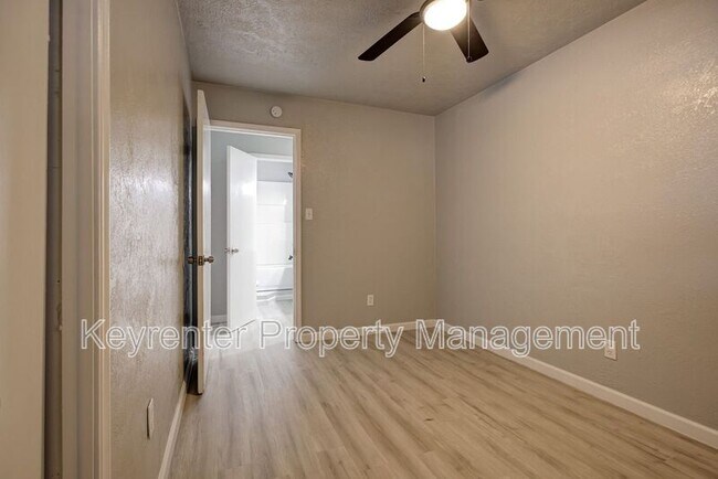 Building Photo - 1309 Crown Point Ave