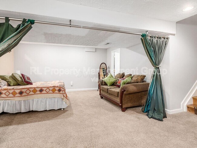 Building Photo - 5551 Ainsley Dr