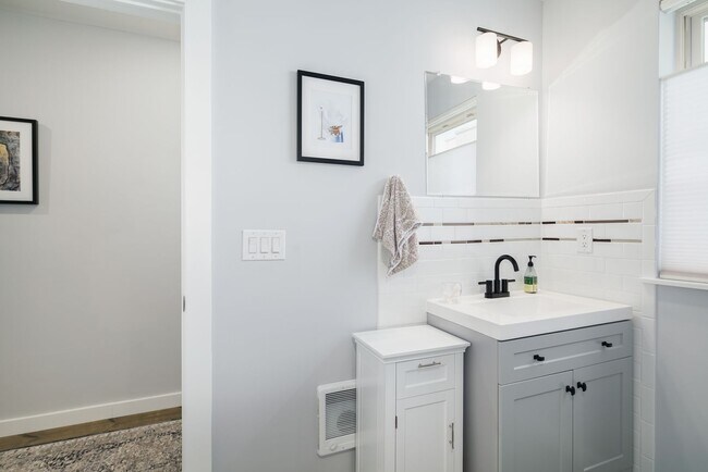 Building Photo - Four Bed Olde Kensington/Fishtown Home